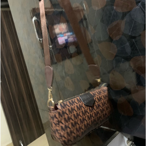 Michael Kors Cross Body Bag🫶🏻🟤🤎 - Picture 5 of 5